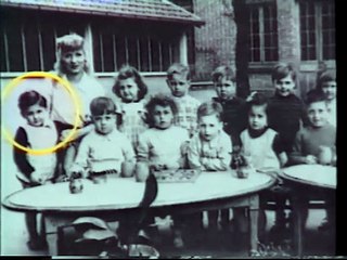 Coluche raconte son enfance et ... son premier job