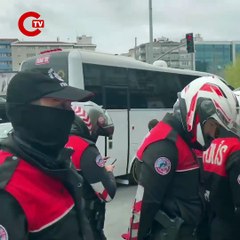 CHP'li Tanal görüntüledi: Bekçiler polis barikatında!