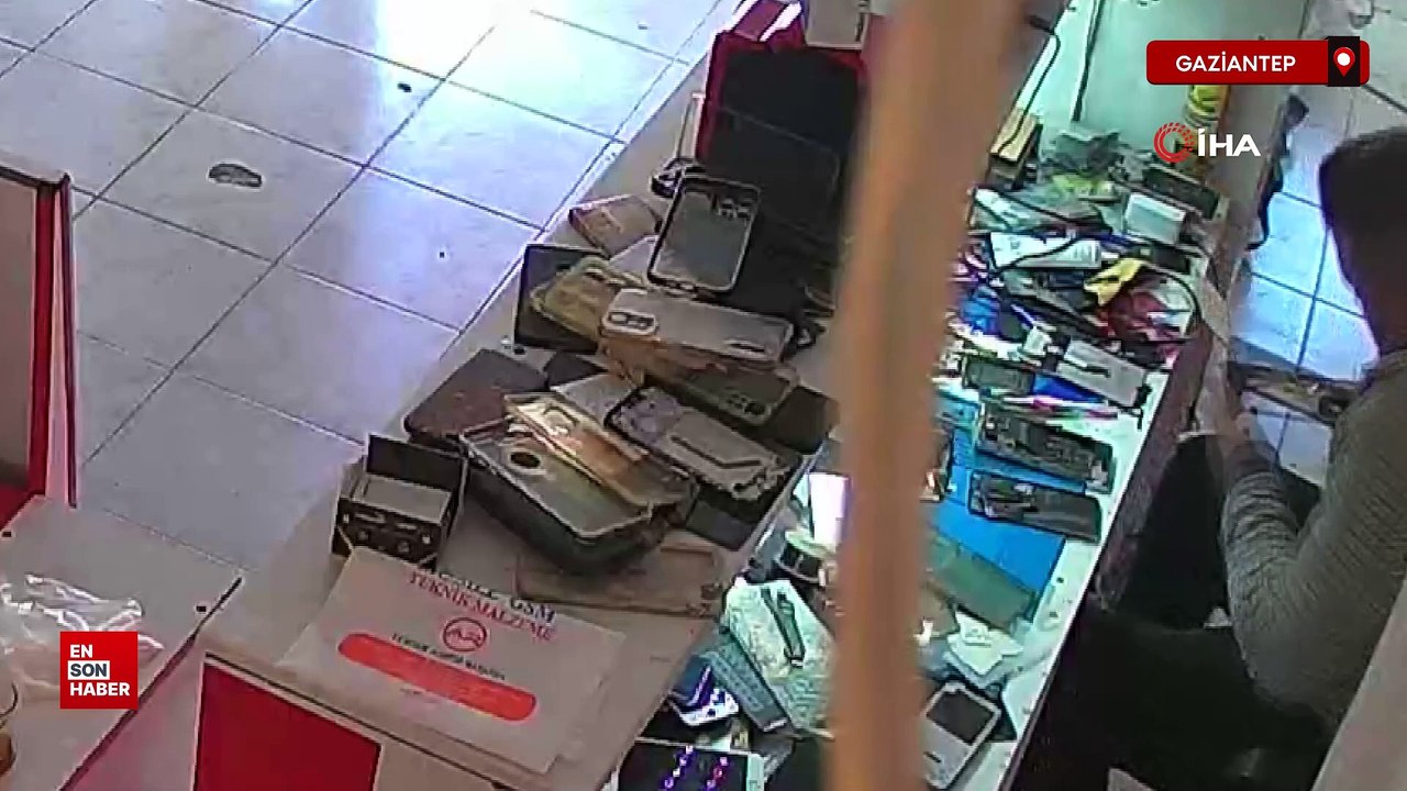 Gaziantep'te telefon bataryası önce duman çıkardı sonra da patladı