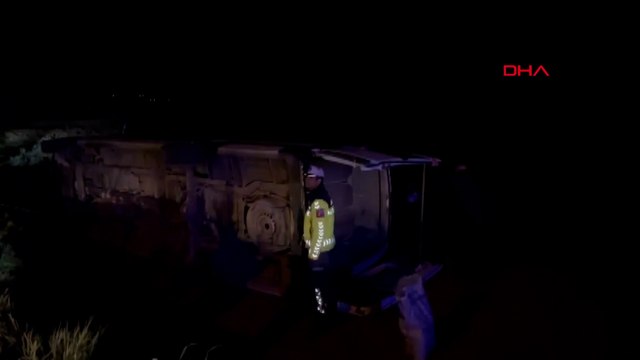 Feci kaza: Yolculara para üstü verirken şarampole yuvarlandı!