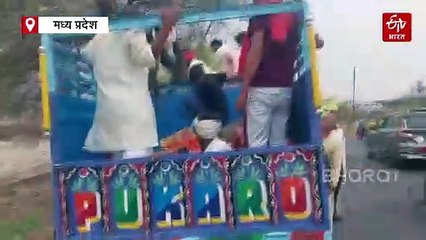 राजगढ़ में ट्रैक्टर पिकअप पर हो रही सवारी, ट्रैफिक पुलिस ने पकड़ कर किया वेलकम