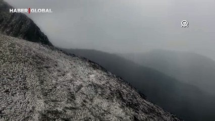 Antalya'da Tahtalı Dağı zirvesine kar yağdı