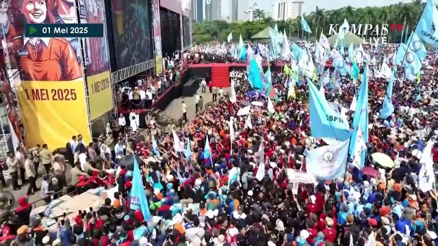 Prabowo Tiba di Monas Hadiri May Day, Langsung Salami Buruh