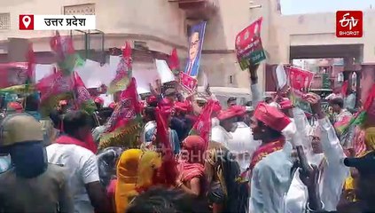 सांसद रामजीलाल सुमन के काफिले पर हमले के विरोध, आगरा में सपा कार्यकर्ताओं ने किया प्रदर्शन