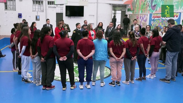 Colombia libera a casi 100 mujeres encarceladas por tráfico de drogas