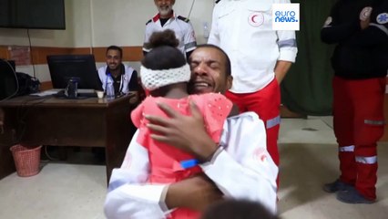 غزة: إسرائيل تفرج عن مسعف فلسطيني بعد نحو شهرين من مقتل 15 من زملائه وتحظر عليه الكلام