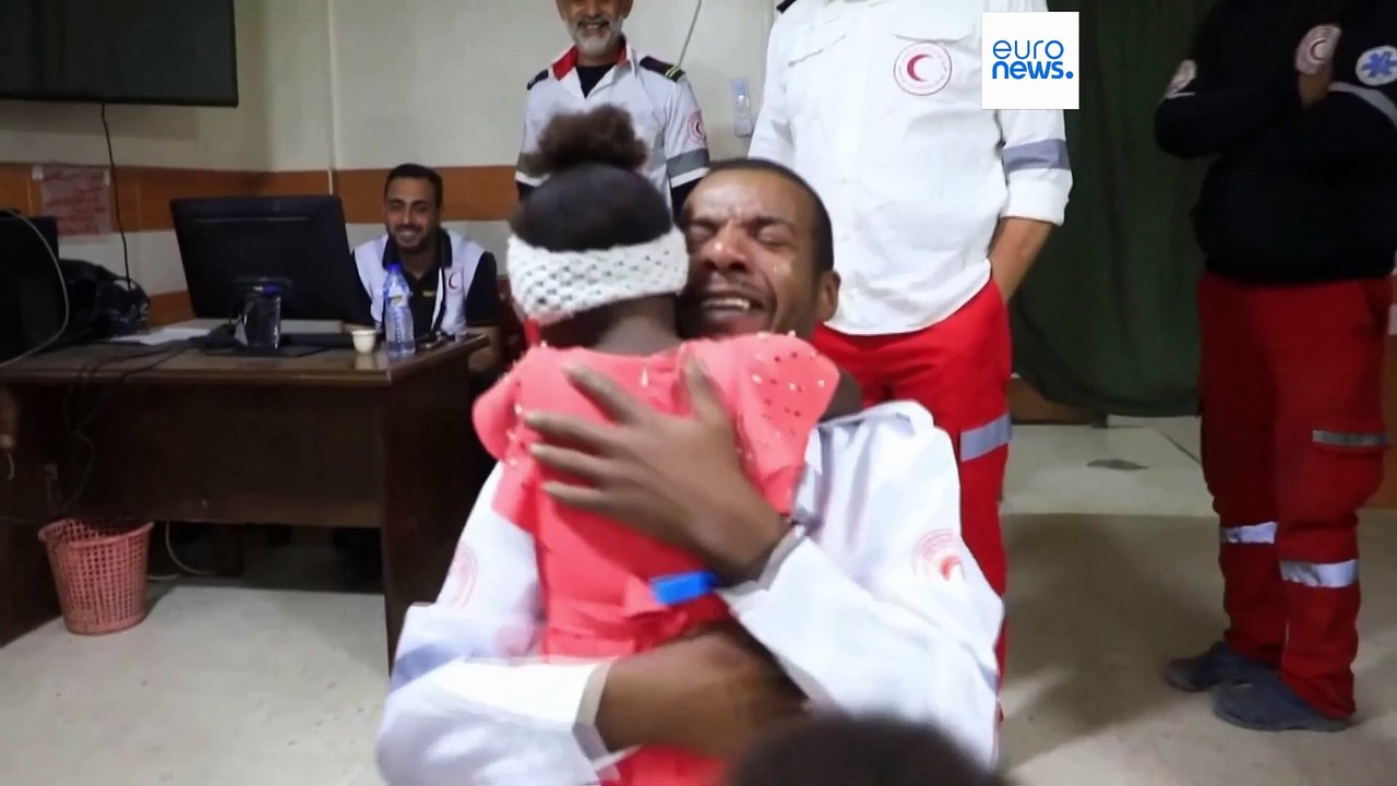 غزة: إسرائيل تفرج عن مسعف فلسطيني بعد نحو شهرين من مقتل 15 من زملائه وتحظر عليه الكلام