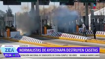 Normalistas de Ayotzinapa destruyen la caseta de cobro de Palo Blanco