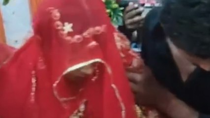 बीमार दुल्हन को गोद में उठाकर लिए 7 फेरे