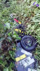 Carro capota e grande quantidade de maconha se espalha por canteiro do Contorno Sul