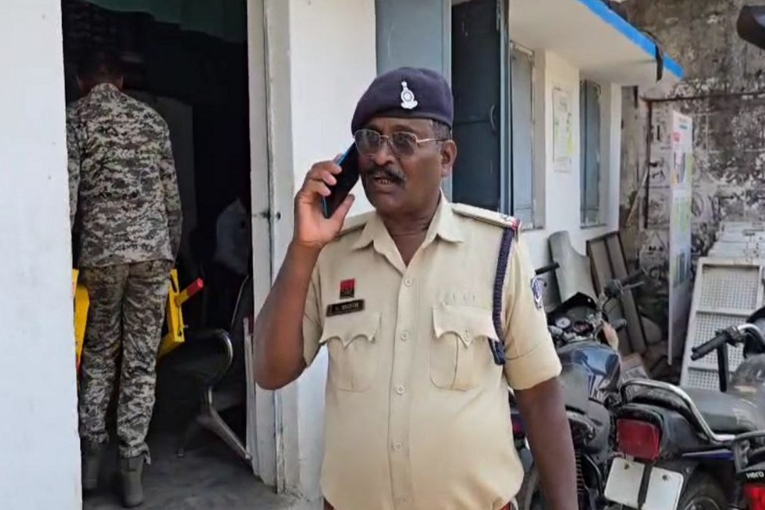Threat to ASI: Video: एएसआई से युवक ने कहा- मैं...