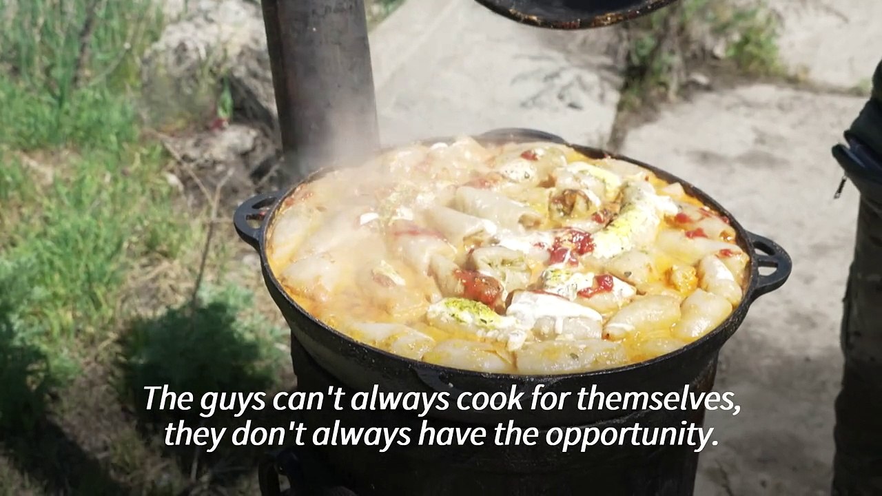 'Some guys haven't eaten for three days': Volunteers prepare meals for Ukraine's troops