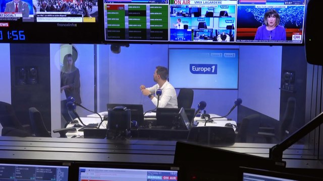 1er mai sous tension : Jean-Luc Mélenchon embrase la manif, les black blocs attaquent le Parti socialiste