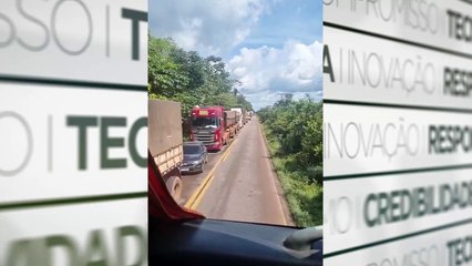 Acidente com carreta causa caos na PA-475, em Moju