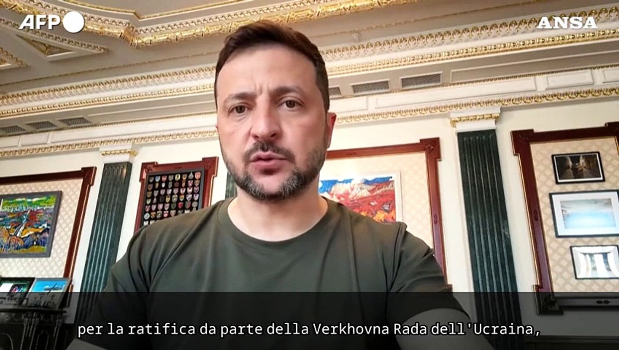 Zelensky: "L'accordo con gli Usa sulle terre rare e' davvero equo"