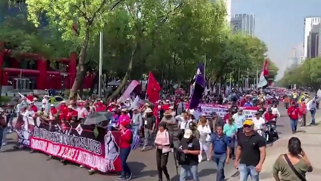 CDMX: La CNTE se manifiesta en Paseo de la Reforma para demandar la cancelación del sistema de pensiones por Afores