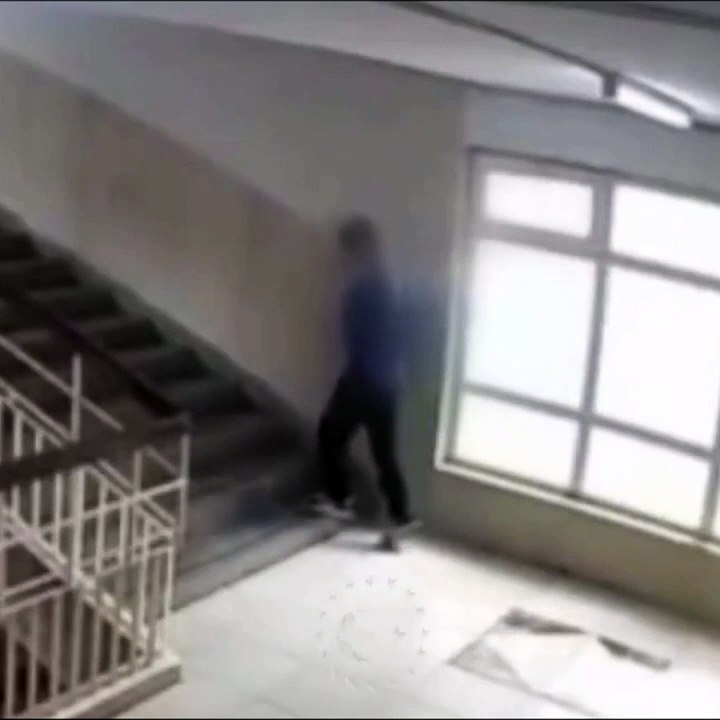 AKP'li eski meclis üyesi okulu bastı: 14 yaşındaki çocuğu darbetti!