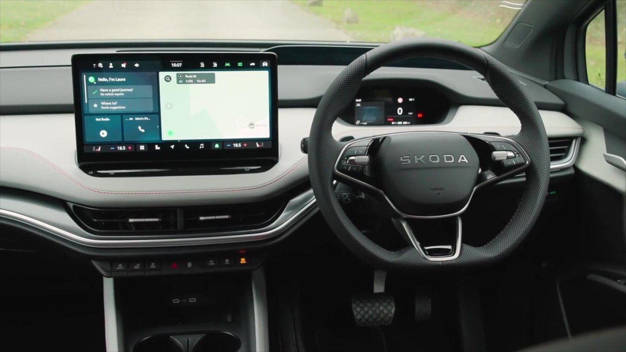 Der neue Škoda Elroq RS - 13-Zoll-Infotainmentdisplay und Head-up-Display mit Augmented Reality