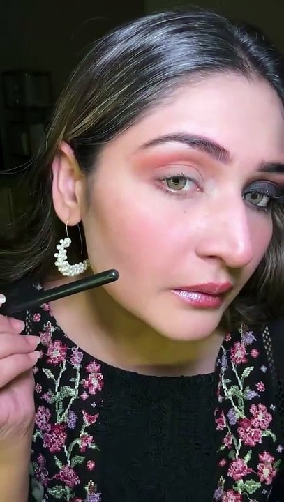 Easiest way to do Smokey makeup with three brushes and three shades!!