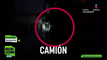 Rapiña acuática de salsa catsup tras volcadura mortal en Cunduacán, Tabasco