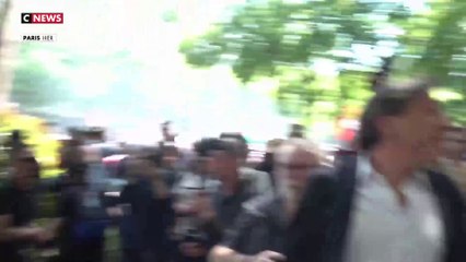 Manifestations du 1er-Mai : un stand du Parti socialiste pris pour cible