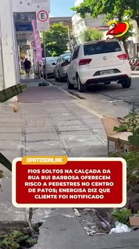 Fios soltos na calçada da Rua Rui Barbosa oferecem risco a pedestres no Centro de Patos; Energisa diz que cliente foi notificado