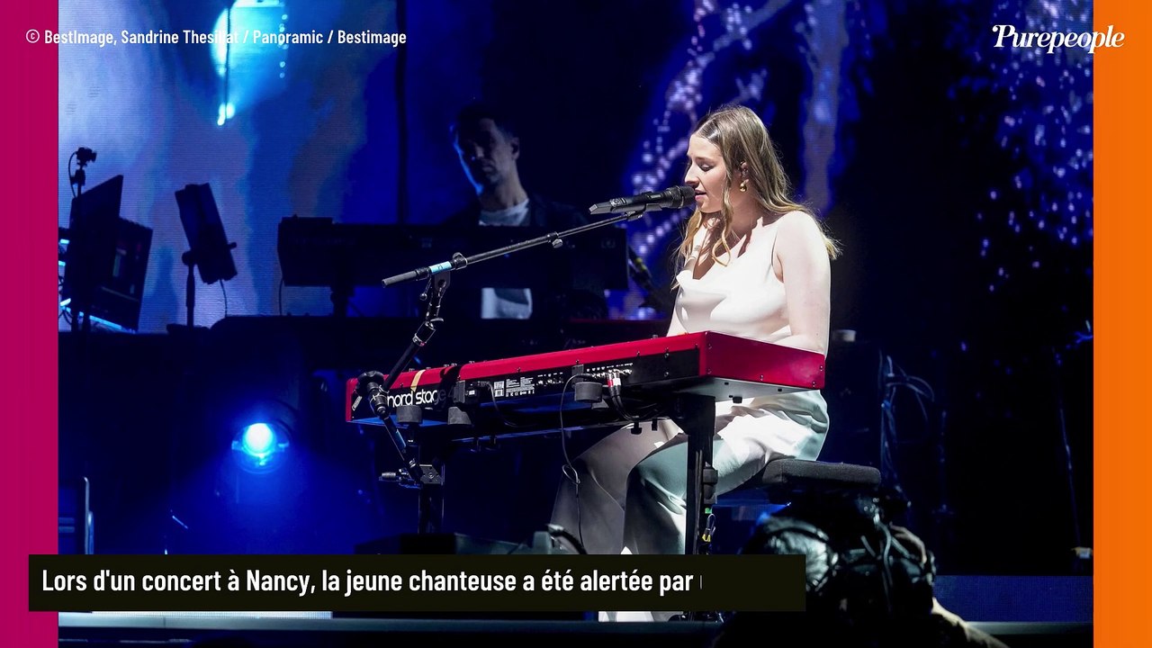 Héléna Bailly : en plein concert, un fan l'alerte sur une situation embarrassante