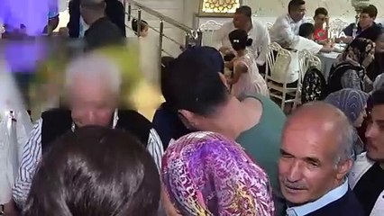 Davetsiz düğüne gitti, pasta yedi, takılan paraları çaldı