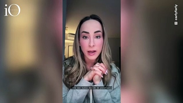 Violenza in metro a Milano, Carlotta Ferlito denuncia: «La mia amica presa a mazzate»