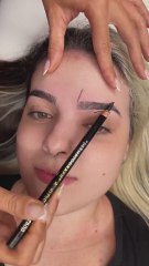 La llamativa técnica 'geométrica' para hacerse las cejas