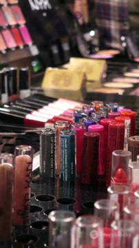 wet n wild Silk Finish Lipstick, Hydrating Rich Buildable Lip Color, Formulated with Vitamins A,E, & Macadamia for Ultimate Hydration, Cruelty-Free & Vegan - Black Orchid