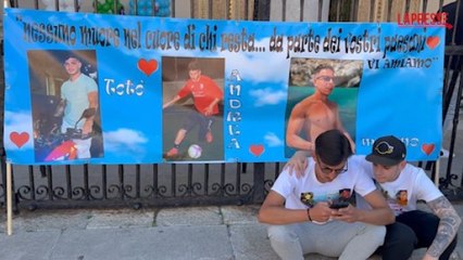 Monreale, striscione per le tre vittime: «Nessuno muore nel cuore di chi resta»