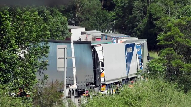 M1 Southbound lanes reopen after metal shards cause traffic chaos for Sydney commuters