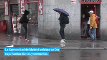 La Comunidad de Madrid celebra su Día bajo la lluvia y tormentas