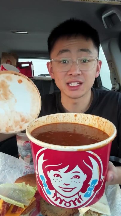 Follow for more ASMR videos🌮🍟 Credits: @thejcheneats #mukbang #asmr #fastfood #asmreating