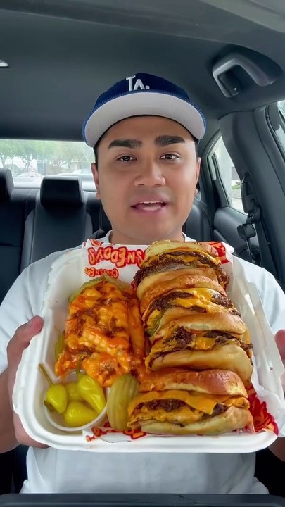 Follow for more ASMR videos🌮🍟 Credits: @natelo98 #mukbang #asmr #fastfood #asmreating