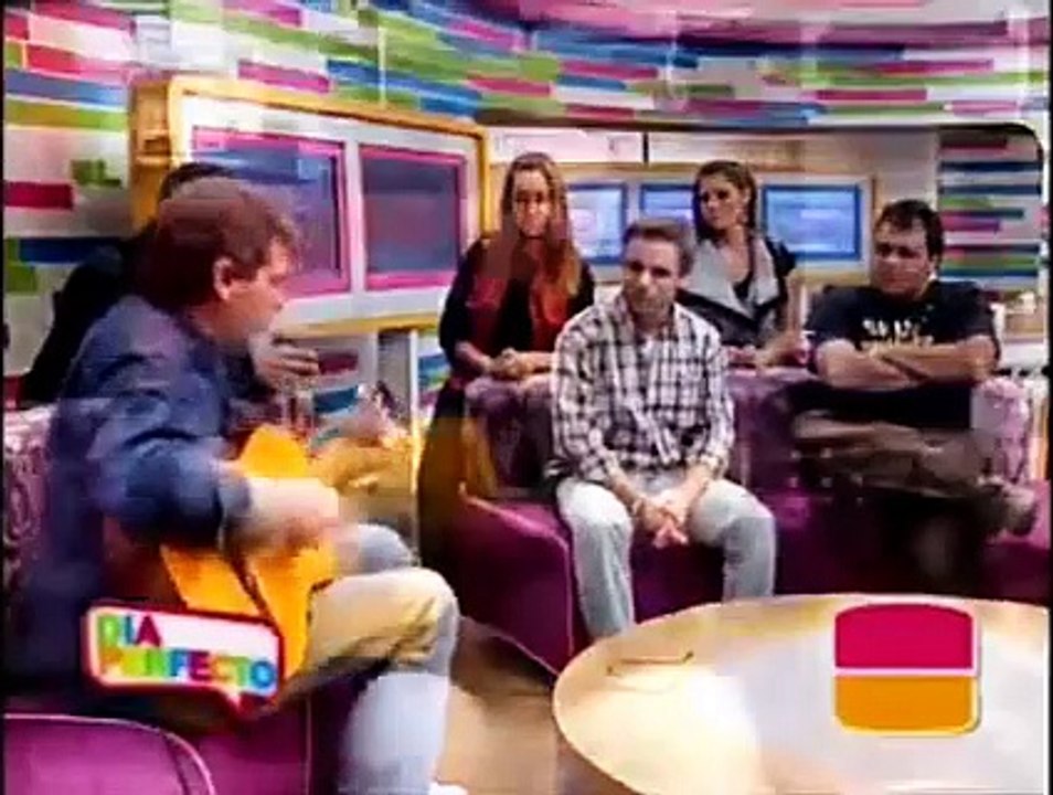 Copani Ignacio Copani cantando la canción que le hizo a Enzo Francescoli - Día Perfecto - Canal 12, Uruguay (2014)