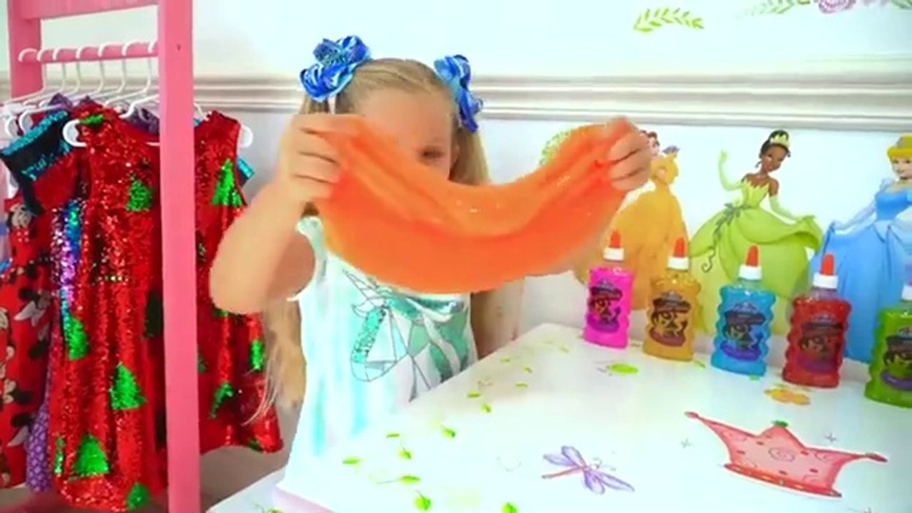 Roma and Diana are playing with slimes _