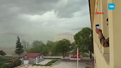 Fırtınada çatının uçması kamerada