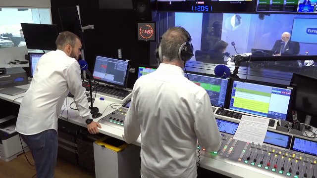 Manifestations du 1er mai-: le stand du PS détruit par des Black Blocs, Jérôme Guedj une nouvelle fois exfiltré