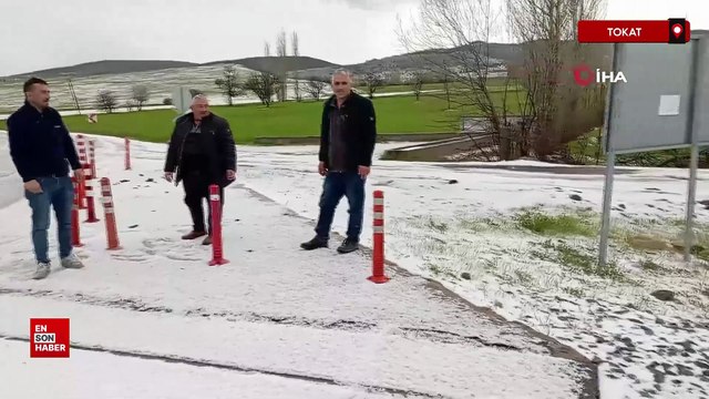 Tokat’ta etkili olan dolu yağışı araziyi beyaza bürüdü