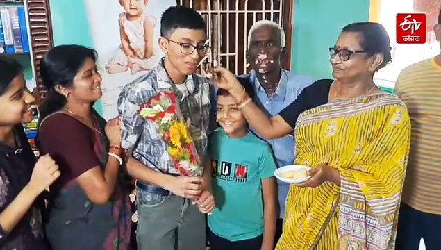 2 সহপাঠীই মাধ্যমিকে অষ্টম ! ইঞ্জিনিয়ারিং পড়তে চায় সৃজন, কোটায় ক্লাসে ব্যস্ত অরিত্র