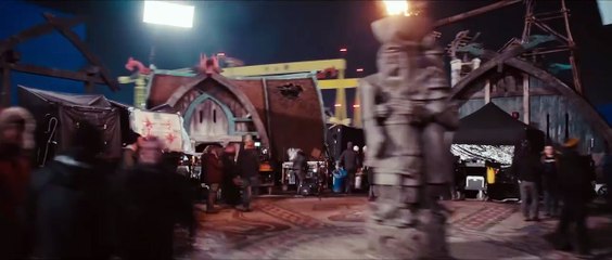 Gerard Butler déguisé en Stoïck la Brute dans une nouvelle vidéo de Dragons en live-action (vo)