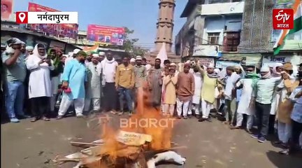 जुमे की नमाज के बाद प्रदर्शन, मुसलमानों ने पाक का जलाया पुतला