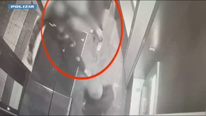 Rapine con la scusa della sigaretta, due fermati a Milano