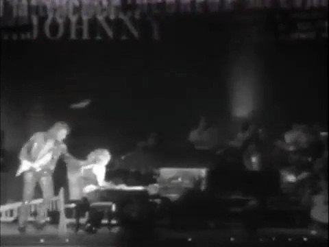 Johnny Hallyday – Sylvie Vartan dans sa Loge au Palais des Sports (Aujourd’hui Madame – 9 Octobre 1971)