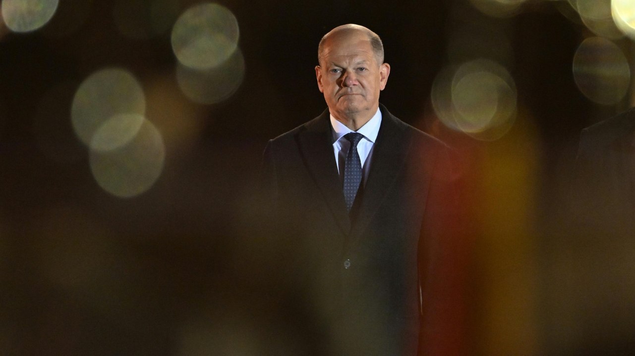 Zapfenstreich verabschiedet Olaf Scholz aus dem Bundeskanzleramt