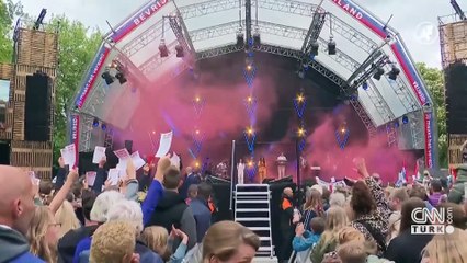 Hollanda ve Polonya başbakanları kürsüde hedef oldu