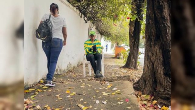 Una trampa para peatones: acera levantada en pleno centro urbano