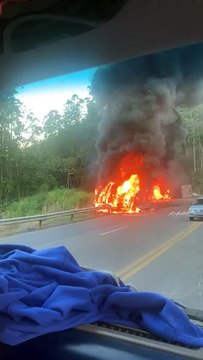 Duas pessoas morrem, 12 ficam feridas e BR-280 é interditada em SC após acidente entre vários veículos